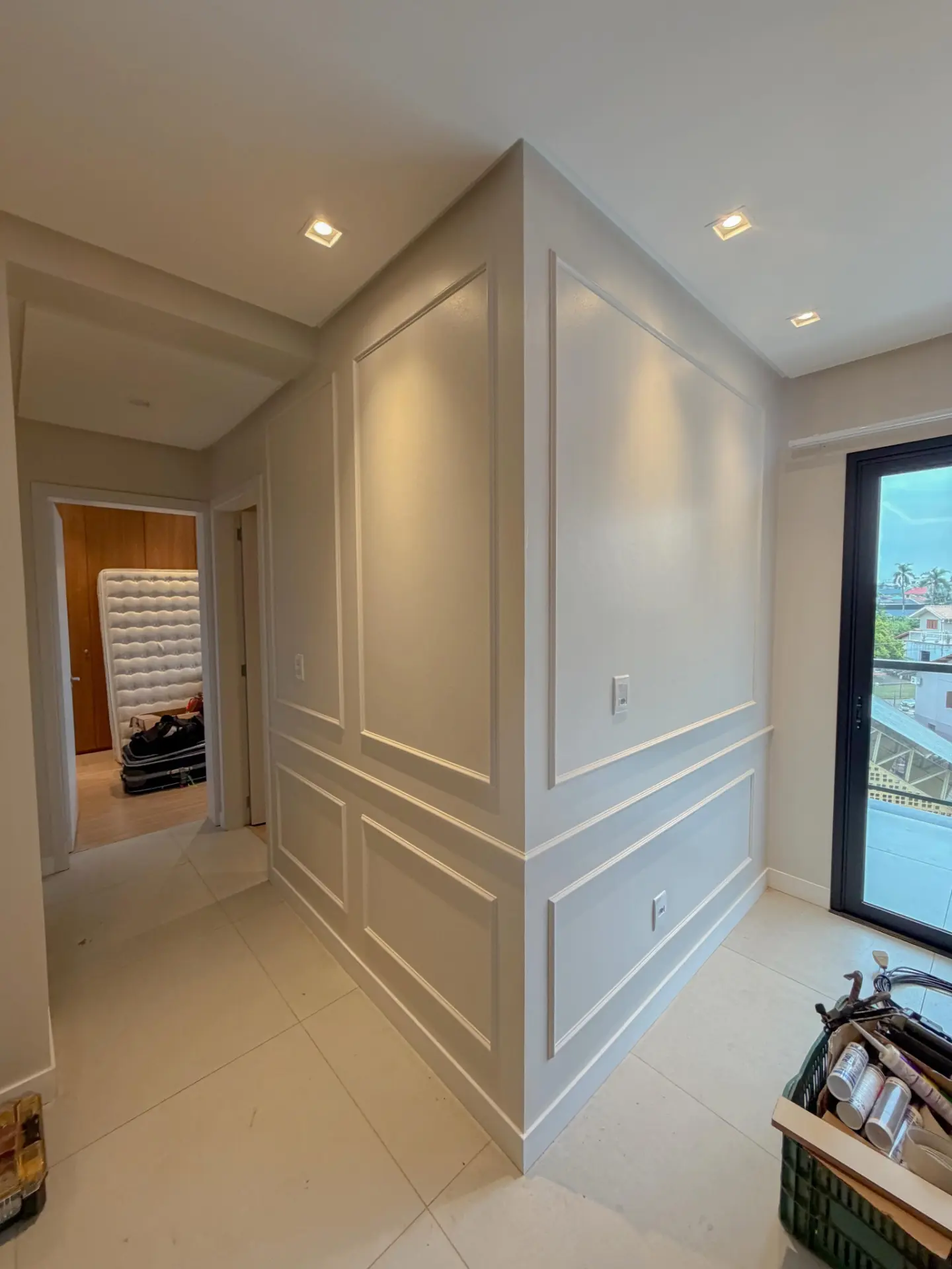 Boiseries em quarto elegante